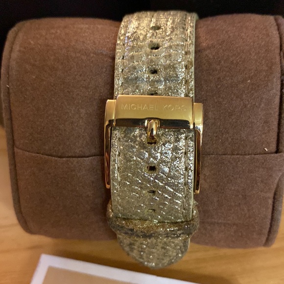 Micheal Kors 2304 watch no scratches main image 5